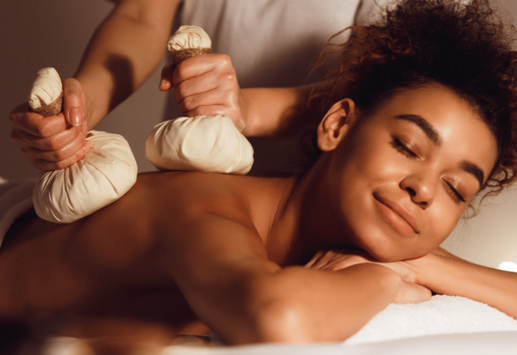 Massage aux pochons Karasoï Institut Beauté Bien-être Didier Fort-de-France Martinique